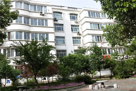 东岳广场3室2厅1卫85万104m2中档装修出售